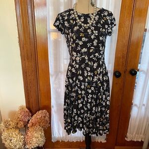 New Loft fit & flair navy floral dress Size 6